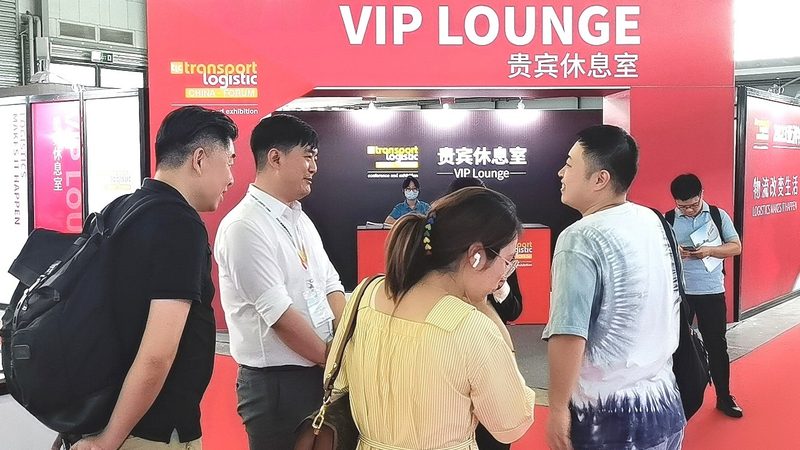 除了以上提到的费用外，小型广告公司的收费标准还可能包括以下项目：